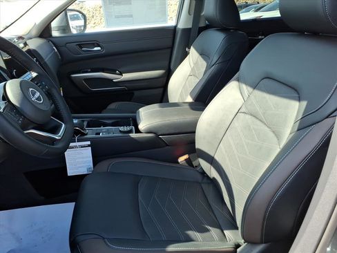 New 2025 Nissan Pathfinder Platinum w/ Cargo Package image 4