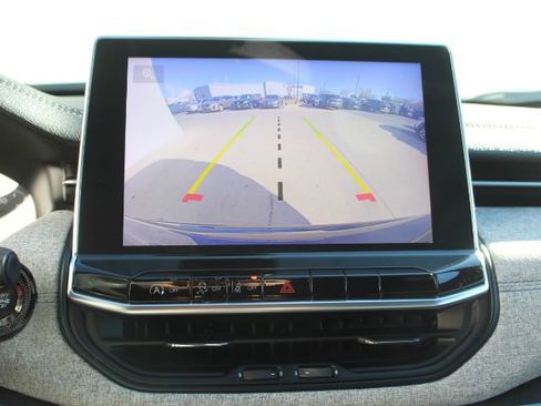 Used 2024 Jeep Compass Sport image 22