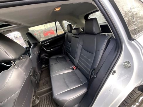 Used 2020 Toyota RAV4 XLE Premium image 27