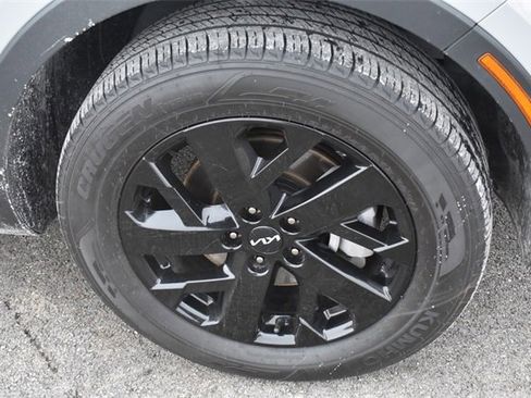 Certified 2023 Kia Sorento S w/ Panoramic Sunroof Package image 11