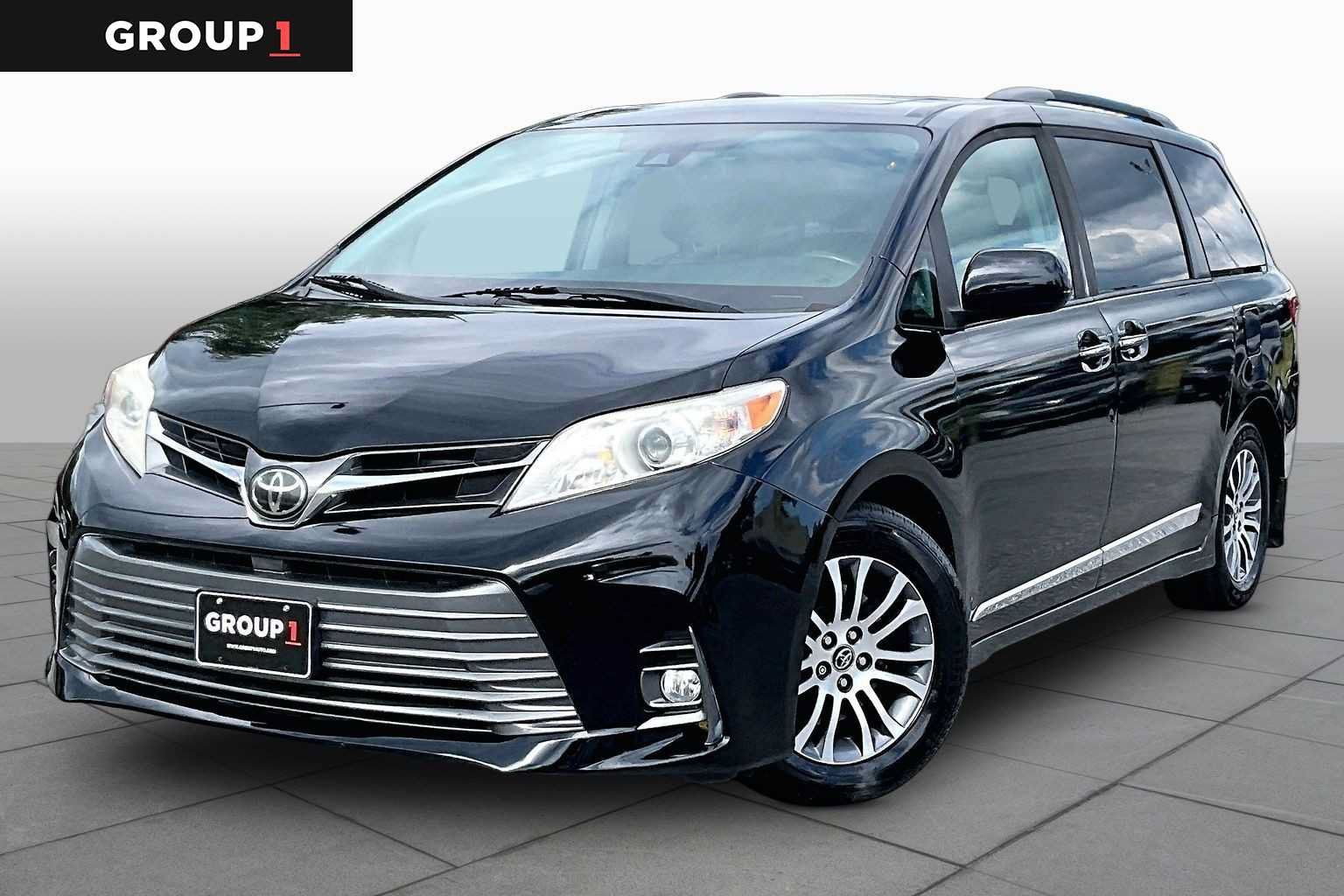 Used 2018 Toyota Sienna XLE w/ XLE Navigation Package FWD image 1
