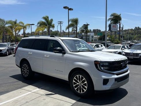 Used 2025 Ford Expedition Platinum AWD/4WD image 5