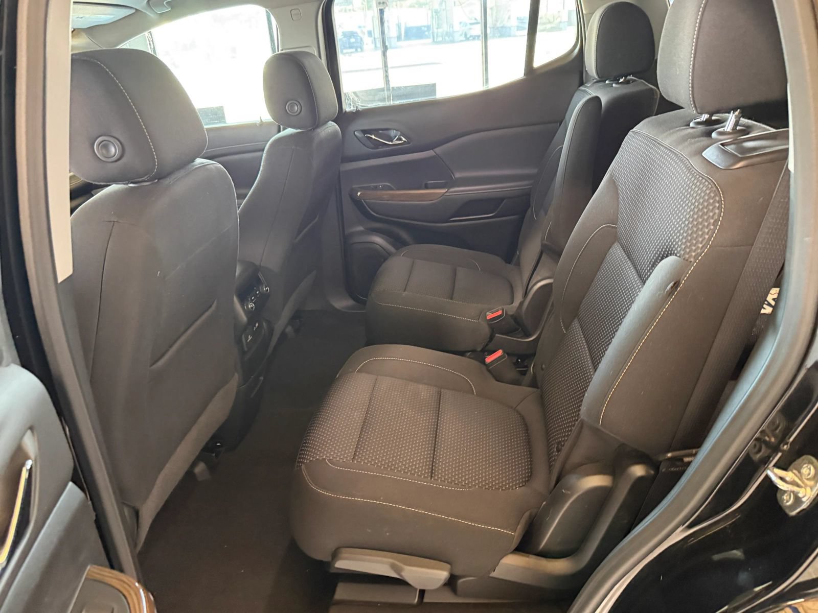 Used 2022 GMC Acadia SLE w/ Driver Convenience Package FWD image 10