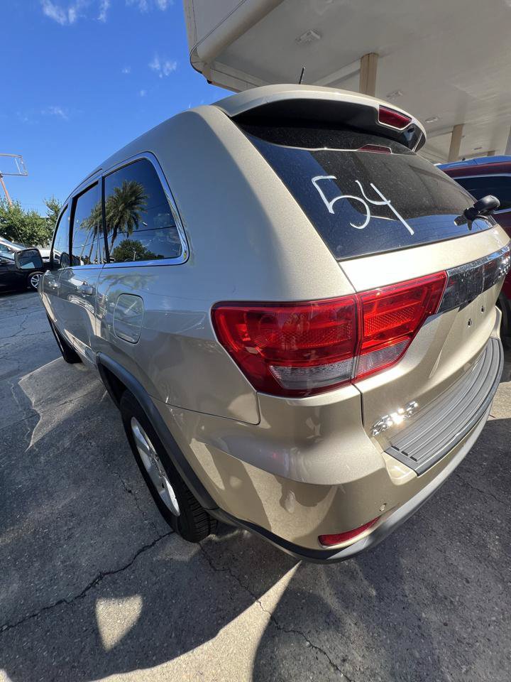 Used 2011 Jeep Grand Cherokee Laredo AWD/4WD image 3