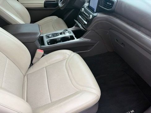 Used 2020 Ford Explorer Platinum w/ Premium Technology Package AWD/4WD image 44