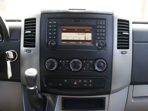 Used 2014 Mercedes-Benz Sprinter 2500 image 36