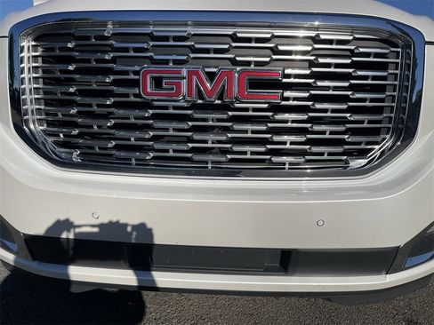 Used 2018 GMC Yukon Denali w/ Denali Ultimate Package image 32