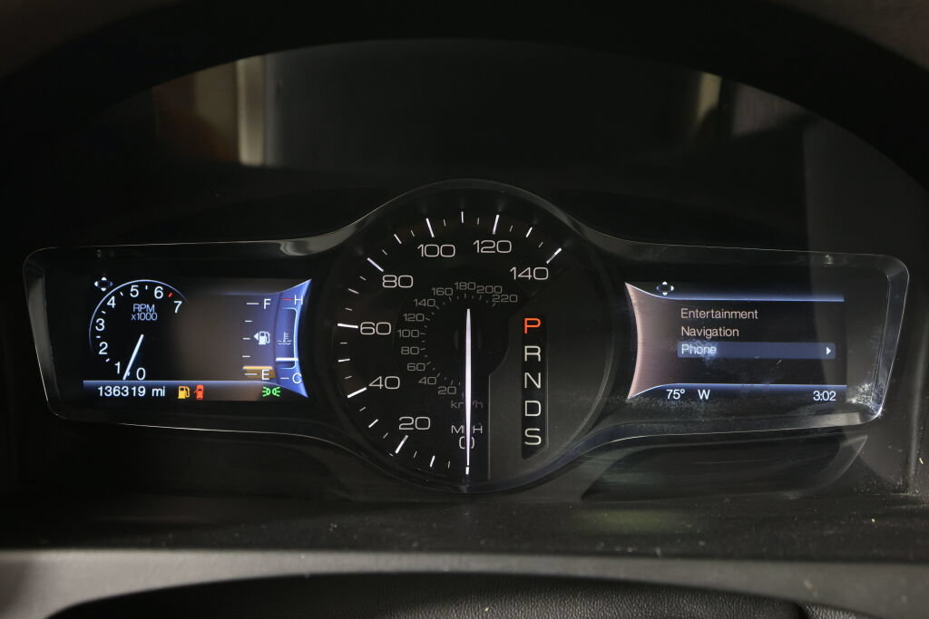 Used 2014 Lincoln MKX AWD w/ Equipment Group 102A image 31