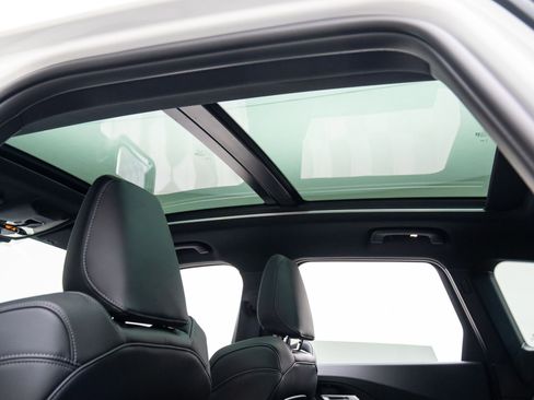 New 2026 BMW X1 xDrive28i w/ Technology Package image 17