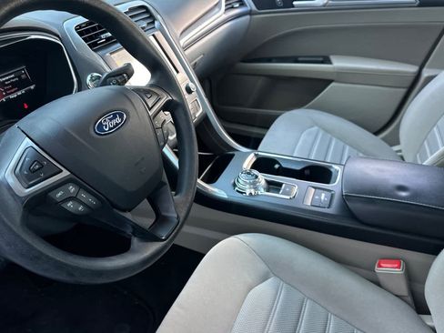 Used 2020 Ford Fusion SE image 12