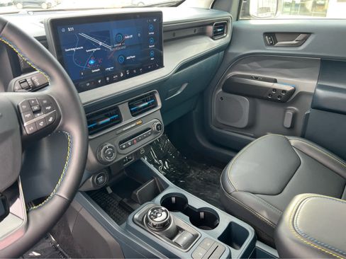 Used 2025 Ford Maverick Lobo AWD/4WD image 7