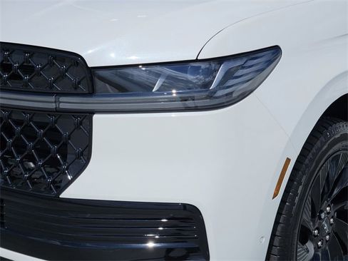 New 2025 Lincoln Navigator Reserve w/ Jet Appearance Package image 8