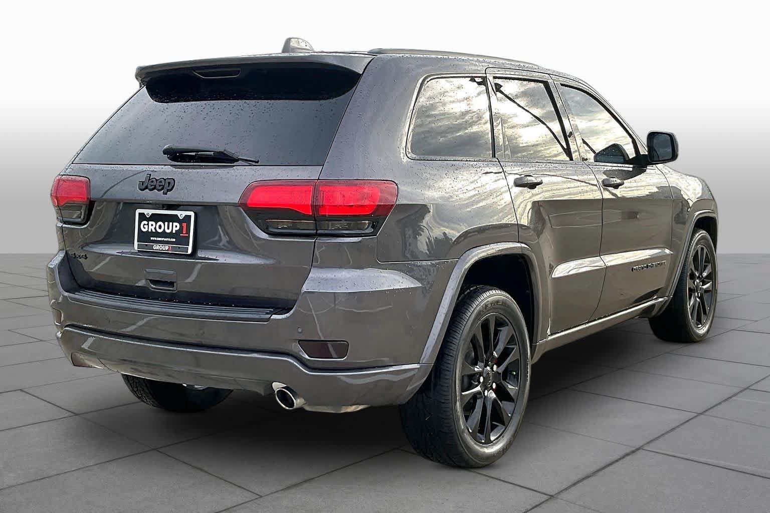 Used 2019 Jeep Grand Cherokee Altitude AWD/4WD image 12