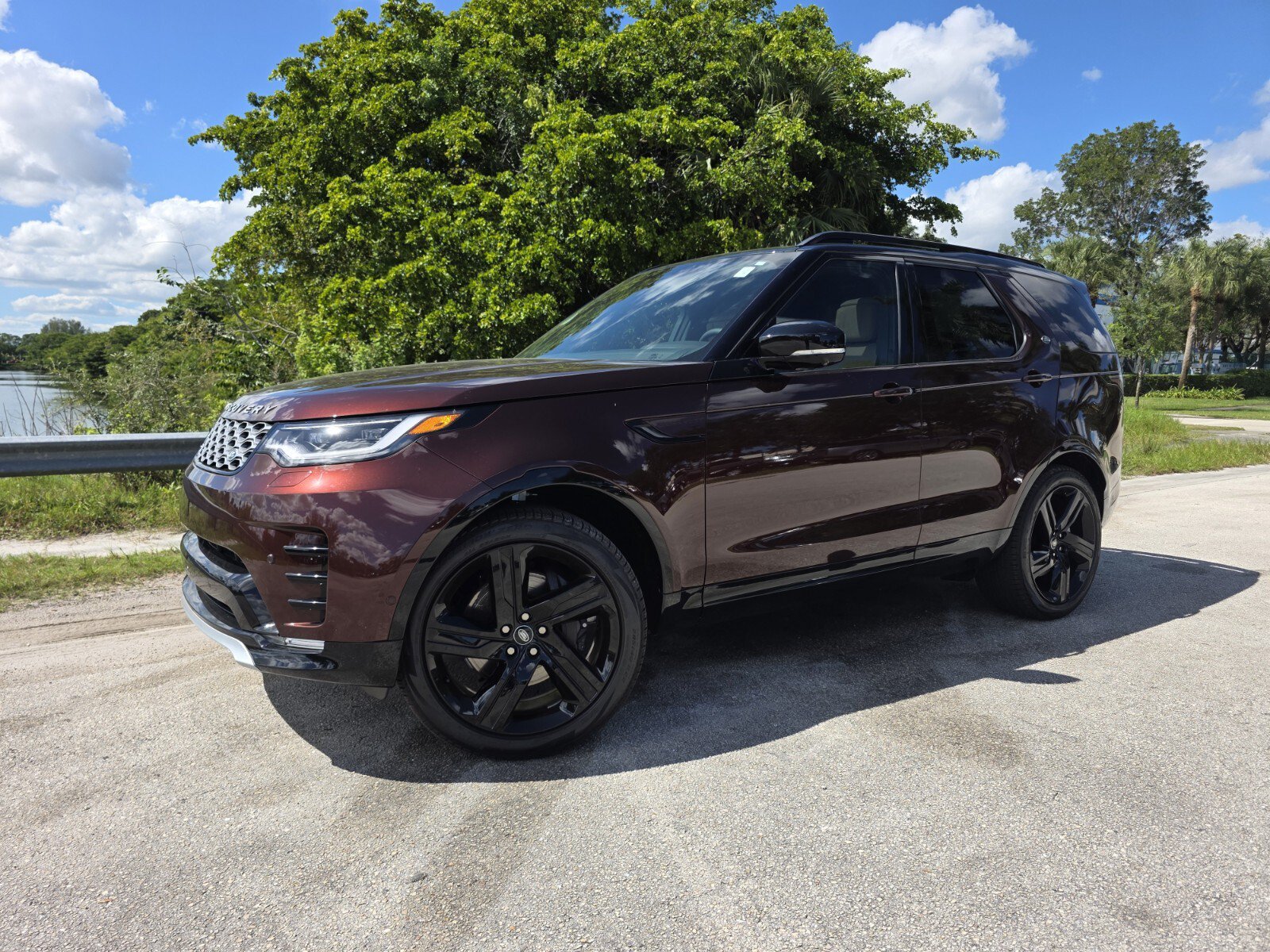 New 2026 Land Rover Discovery Limited Edition AWD/4WD image 1