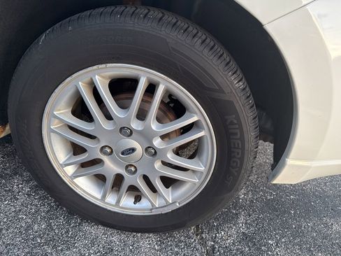 Used 2009 Ford Focus SE FWD image 14
