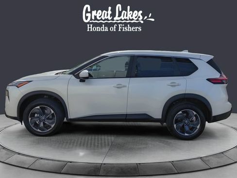 Used 2024 Nissan Rogue SV AWD/4WD image 2