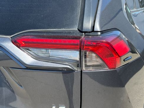 Used 2021 Toyota RAV4 LE image 18