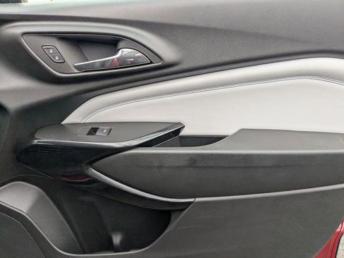 Used 2025 Chevrolet Trax LT w/ LT Convenience Package image 27