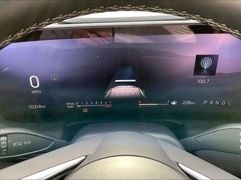 Used 2025 Buick Enclave Sport Touring image 10