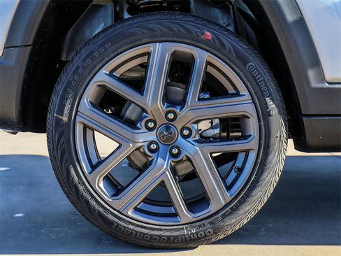 New 2026 Jeep Compass Latitude image 9