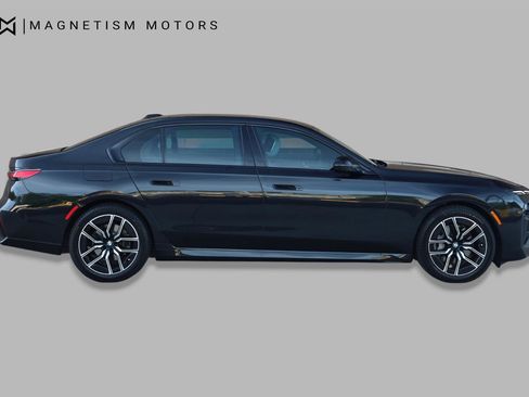 Used 2023 BMW 740i RWD image 3
