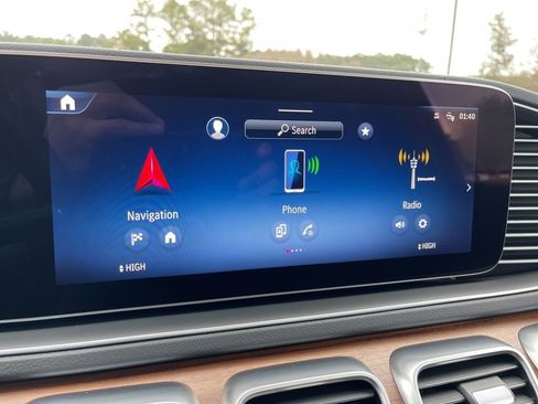 Used 2025 Mercedes-Benz GLS 580 4MATIC image 11