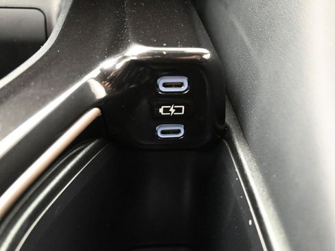 Certified 2025 Toyota Crown Signia image 27