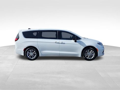 New 2026 Chrysler Pacifica Select FWD image 23
