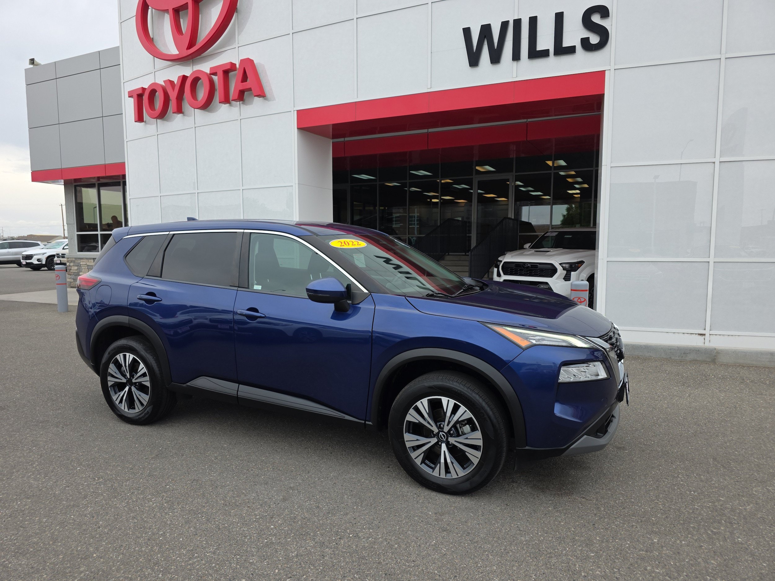 Used 2022 Nissan Rogue SV AWD/4WD image 1