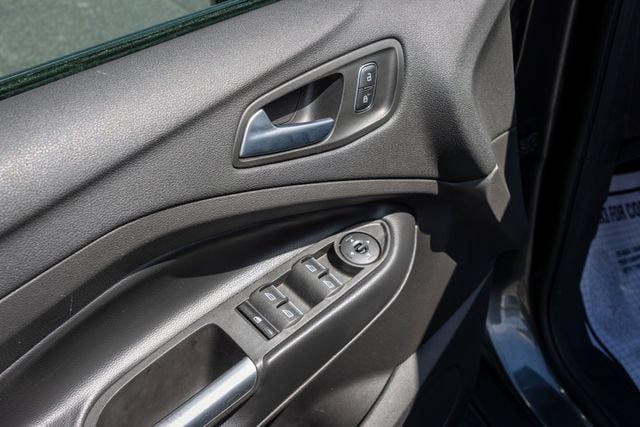 Used 2019 Ford Escape SE FWD image 19