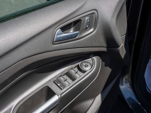 Used 2019 Ford Escape SE FWD image 19