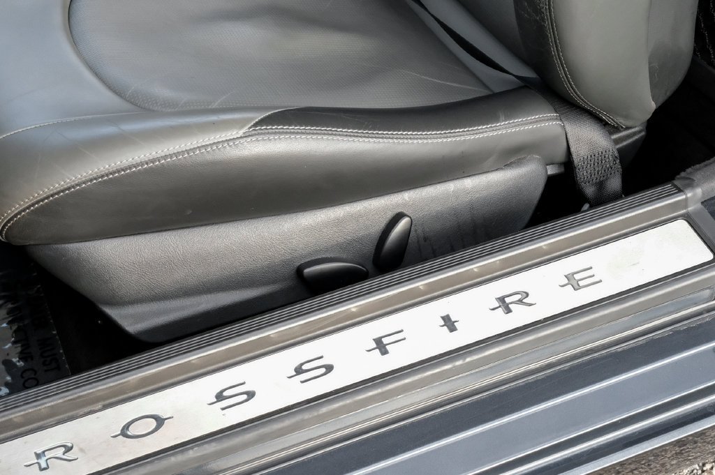 Used 2006 Chrysler Crossfire Limited RWD image 30