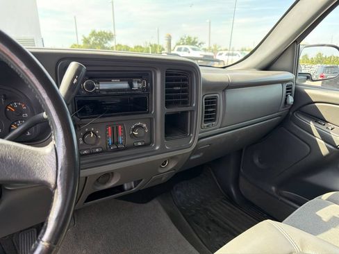 Used 2005 Chevrolet Silverado 1500 LS w/ Light Duty Power Package AWD/4WD image 9