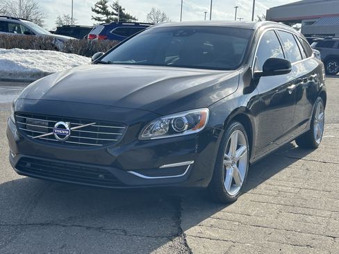 Used 2017 Volvo V60 T5 Platinum w/ Climate Package image 3