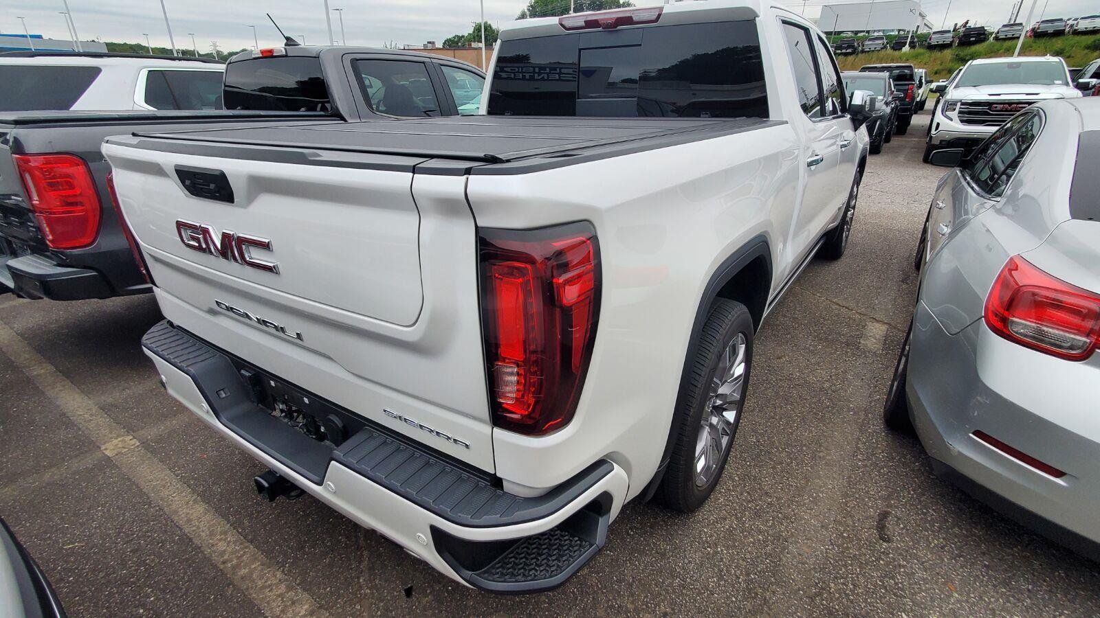 Used 2024 GMC Sierra 1500 Denali w/ Denali Reserve Package AWD/4WD image 9