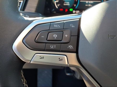 Used 2024 Volkswagen Atlas SE image 24