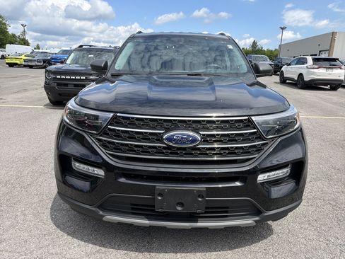 Used 2023 Ford Explorer XLT w/ Equipment Group 202A AWD/4WD image 3