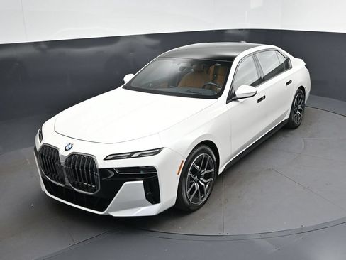Used 2026 BMW 740i RWD image 30
