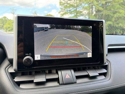 Used 2025 Toyota RAV4 XLE AWD/4WD image 11