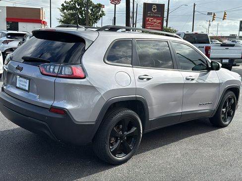 Used 2019 Jeep Cherokee Latitude Plus FWD image 8