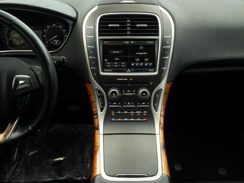 Used 2016 Lincoln MKX Reserve w/ Technology Package FWD image 16