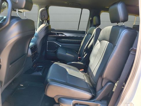 Used 2024 Jeep Wagoneer Series II image 35