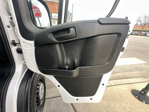 Used 2025 RAM ProMaster 2500 w/ Convenience Group FWD image 16