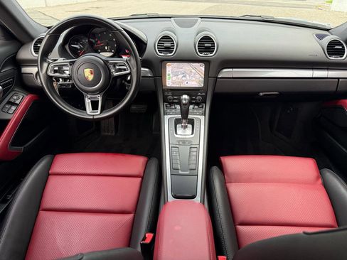 Used 2019 Porsche 718 Cayman image 3