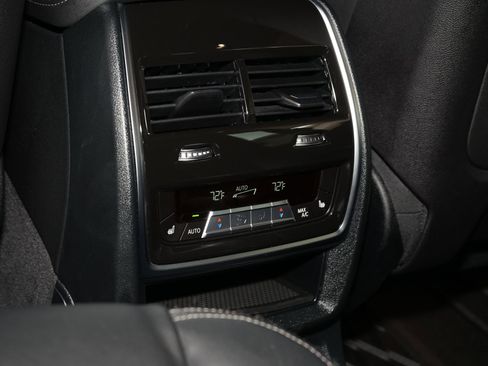 Used 2024 BMW X7 M60i AWD/4WD image 21
