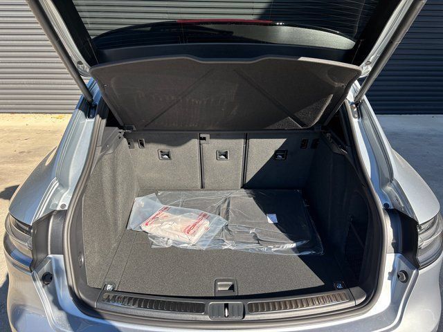 Used 2026 Porsche Macan AWD/4WD image 25