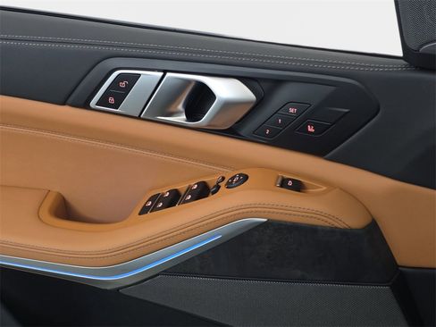 Used 2025 BMW X5 xDrive50e w/ M Sport Package image 30