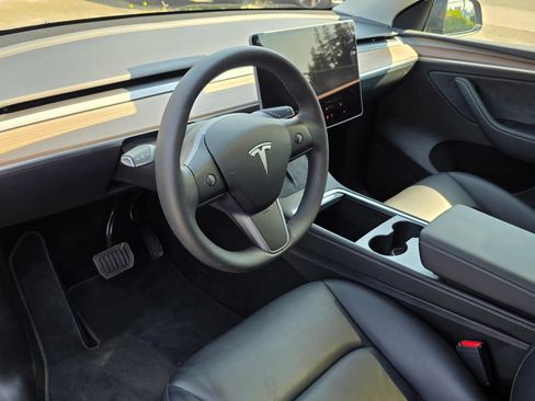 Used 2024 Tesla Model Y Long Range AWD/4WD image 9