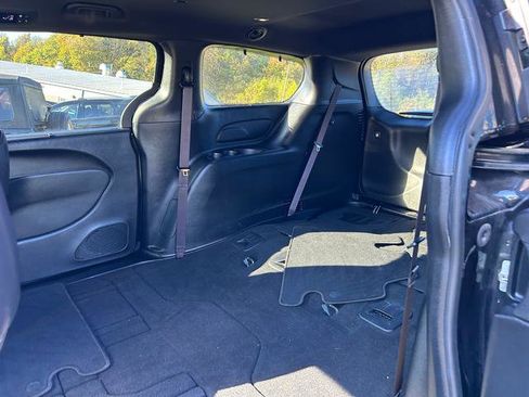 Certified 2022 Chrysler Pacifica Touring-L w/ S Appearance Package image 10