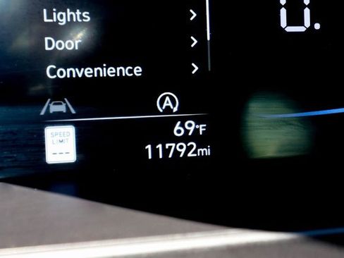 Used 2024 Hyundai Elantra SE image 5